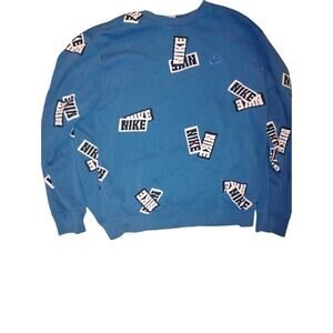 D25-Nike Sports Essentialls All Over Sticker Print Sweatshirt Mens XL Blue